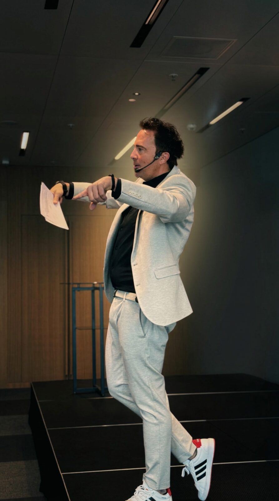 Raphael Frangi spricht live auf der Bühne